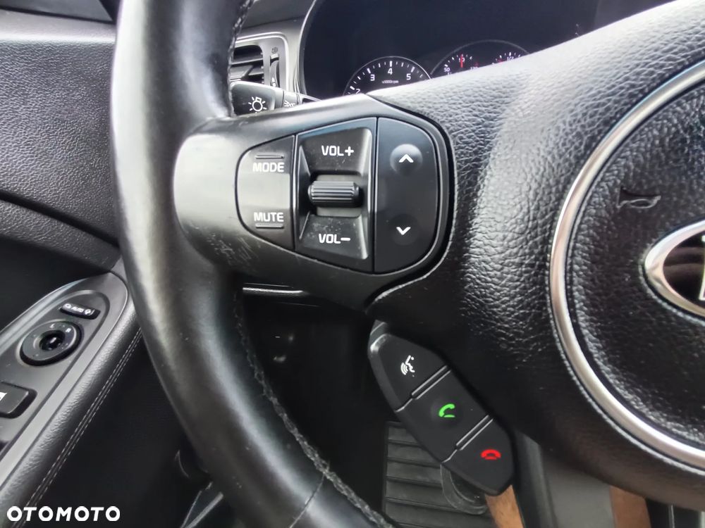 Kia Carens 1.6 GDI Dream Team Edition - 24
