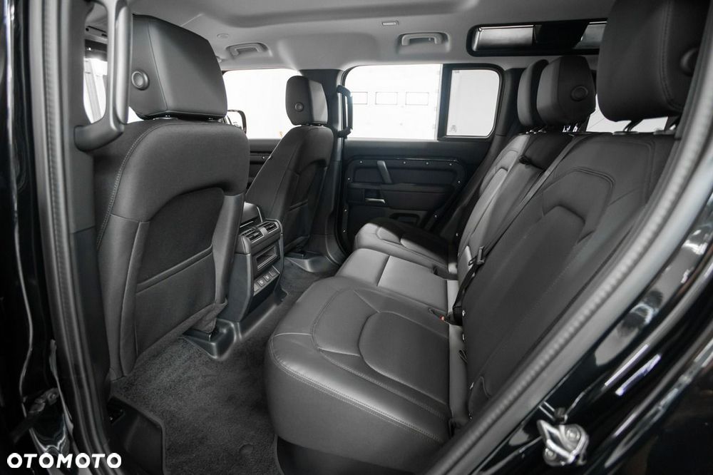 Land Rover Defender - 30