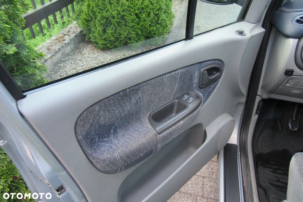 Renault Scenic 1.6 16V EXpression - 9