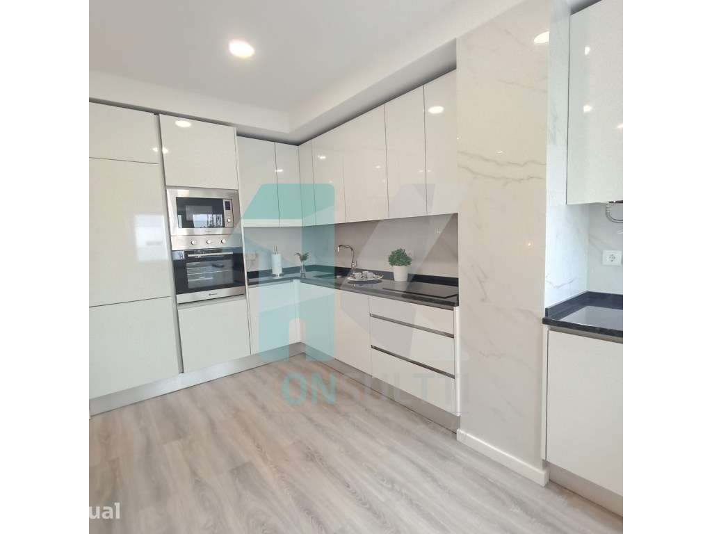 Apartamento T3 com varanda totalmente renovado junto ao Hospital da... - Grande imagem: 2/10