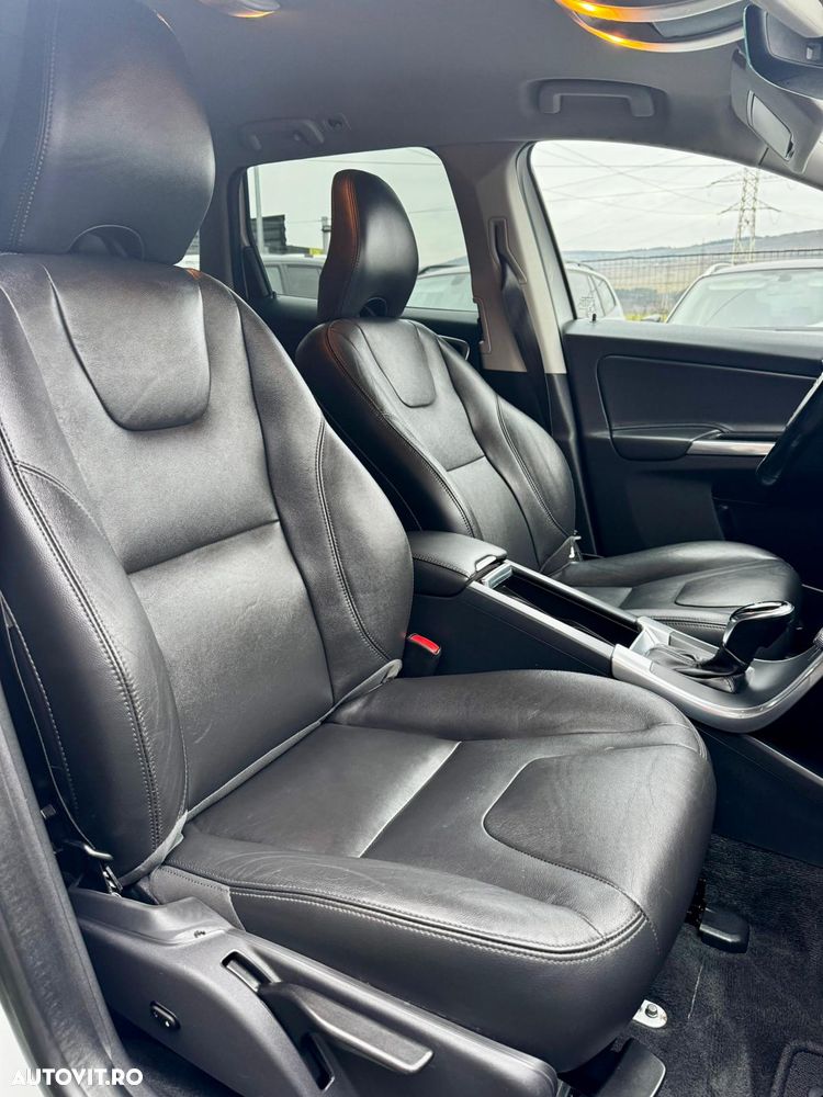 Volvo XC 60 D4 AWD Geartronic Summum - 6