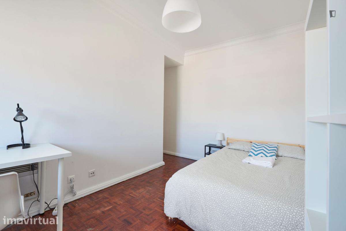 Quarto - localizado em Benfica Lisbon - Grande imagem: 5/35
