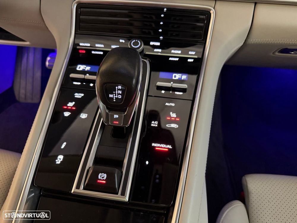 Porsche Panamera 4 E-Hybrid Platinum Edition com PDLS - 35