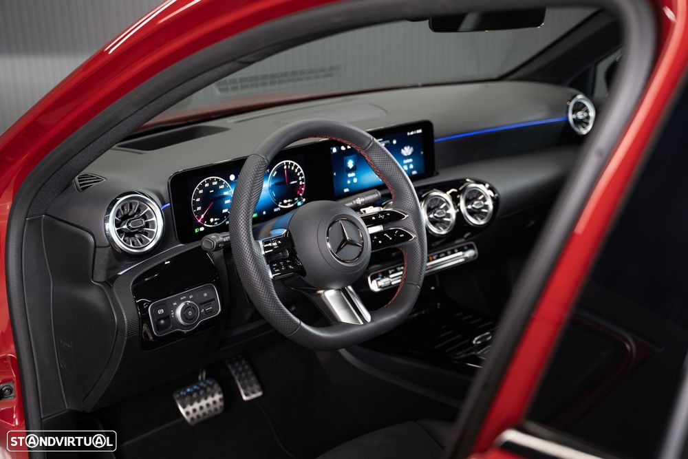 Mercedes-Benz A 250 e AMG Line - 25