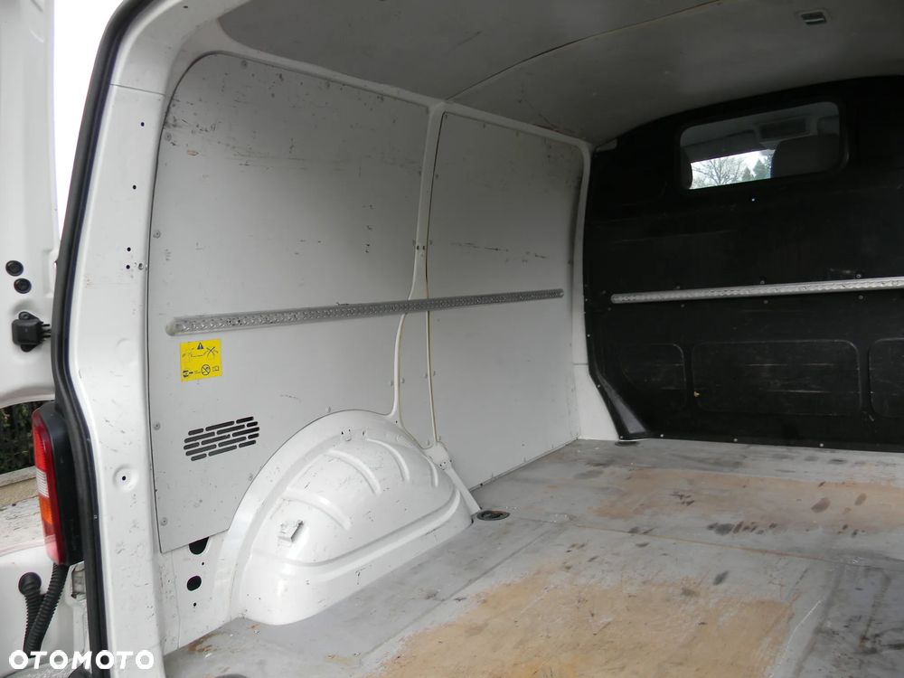 Volkswagen Transporter - 22