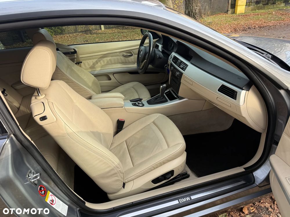 BMW Seria 3 320d xDrive - 27