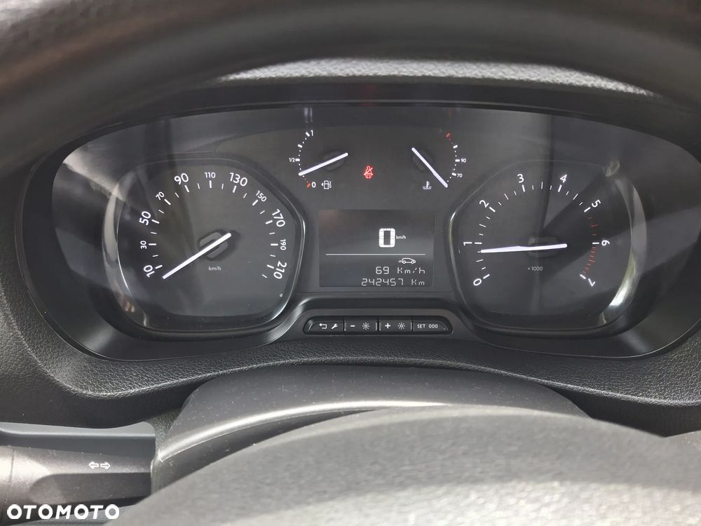 Opel VIVARO - 30