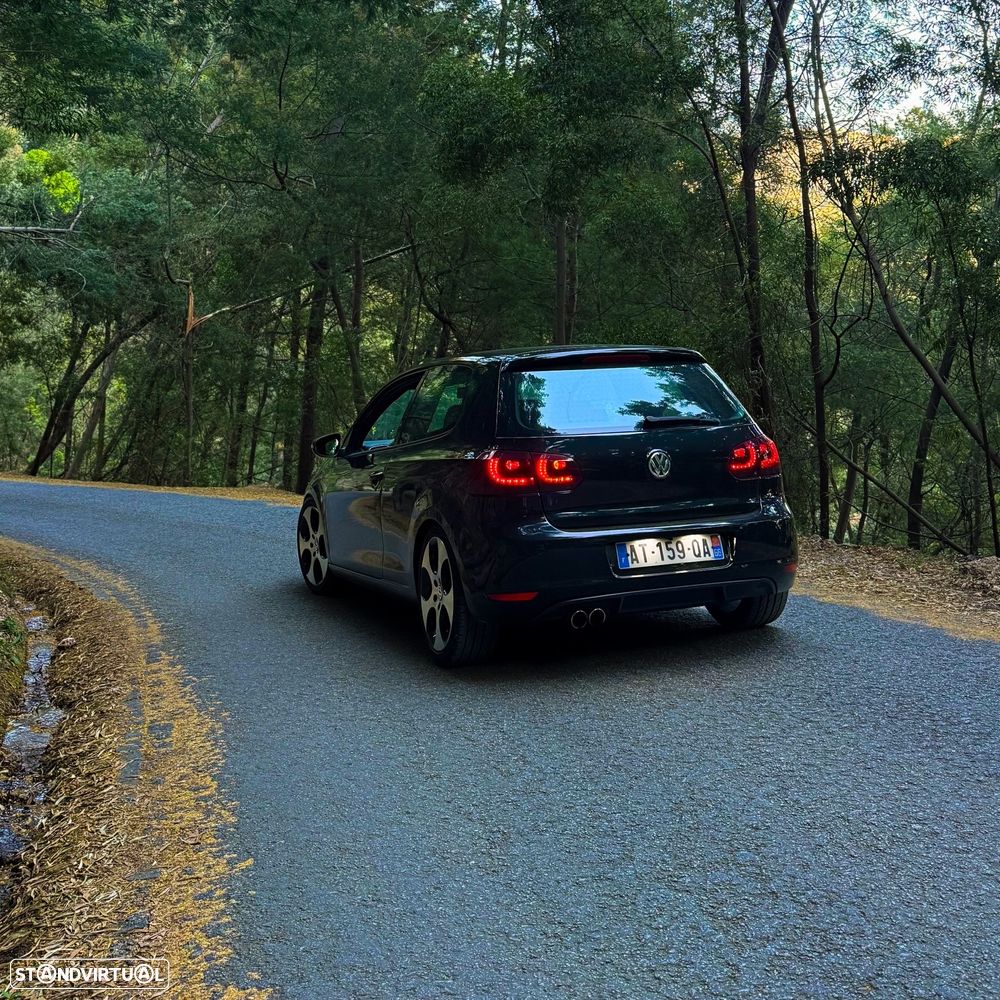 VW Golf 1.6 TDi DPF Highline - 4