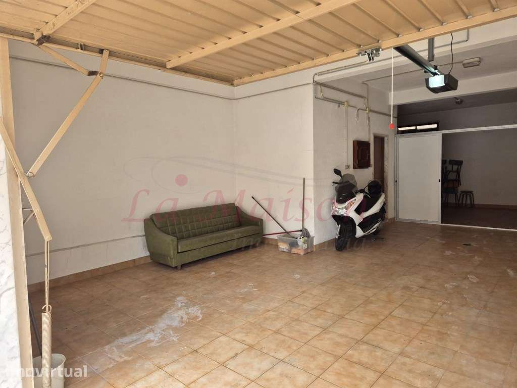 Garagem com wc em Odivelas - Grande imagem: 2/14