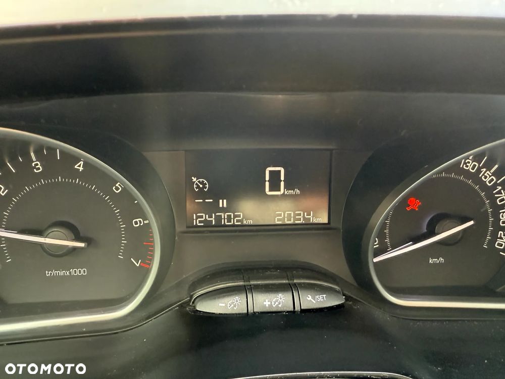 Peugeot 2008 1.2 Pure Tech GPF Active S&S - 17