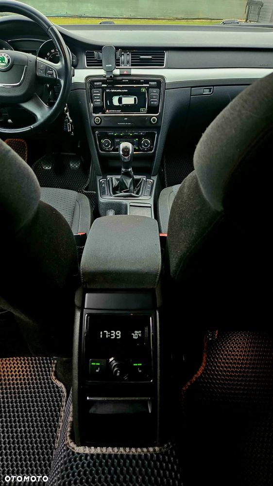 Skoda Superb 2.0 TDI 4x4 Platinum - 16