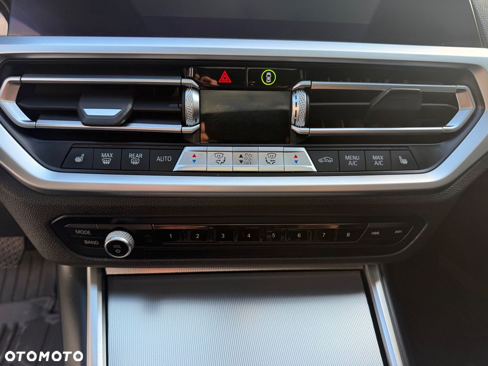 BMW Seria 3 330i xDrive - 11