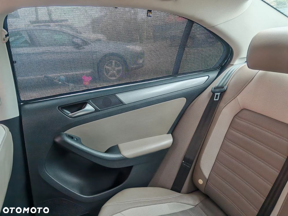 Volkswagen Jetta 1.6 TDI Highline - 21