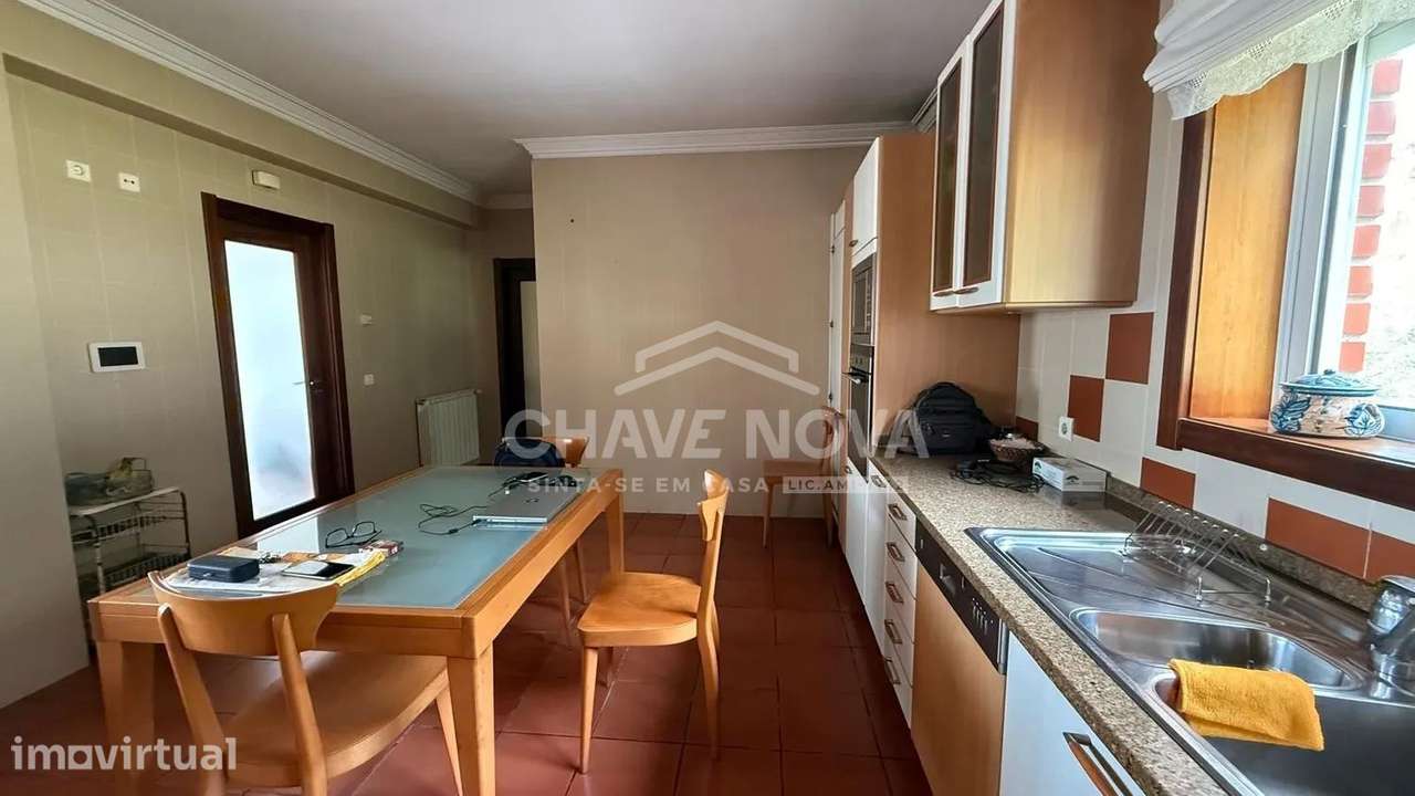 Moradia T3 de 4 frentes com 3.070 m² de terreno e piscina | Grijó, VNG - Grande imagem: 3/42