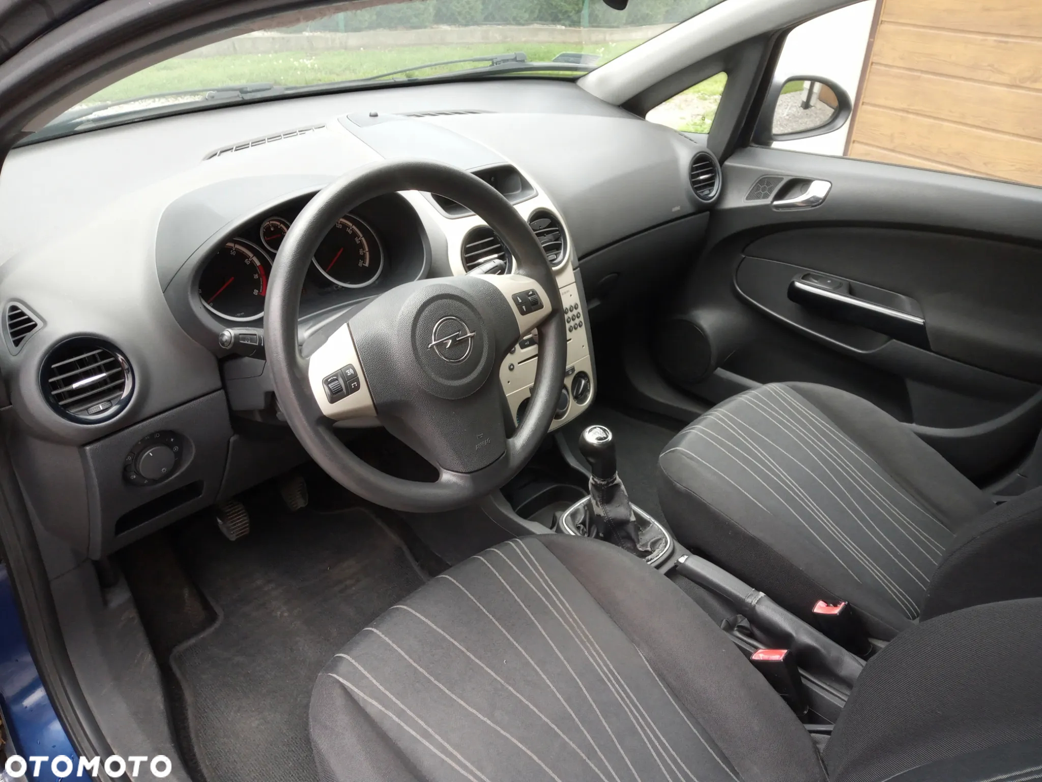 Opel Corsa 1.2 16V - 11
