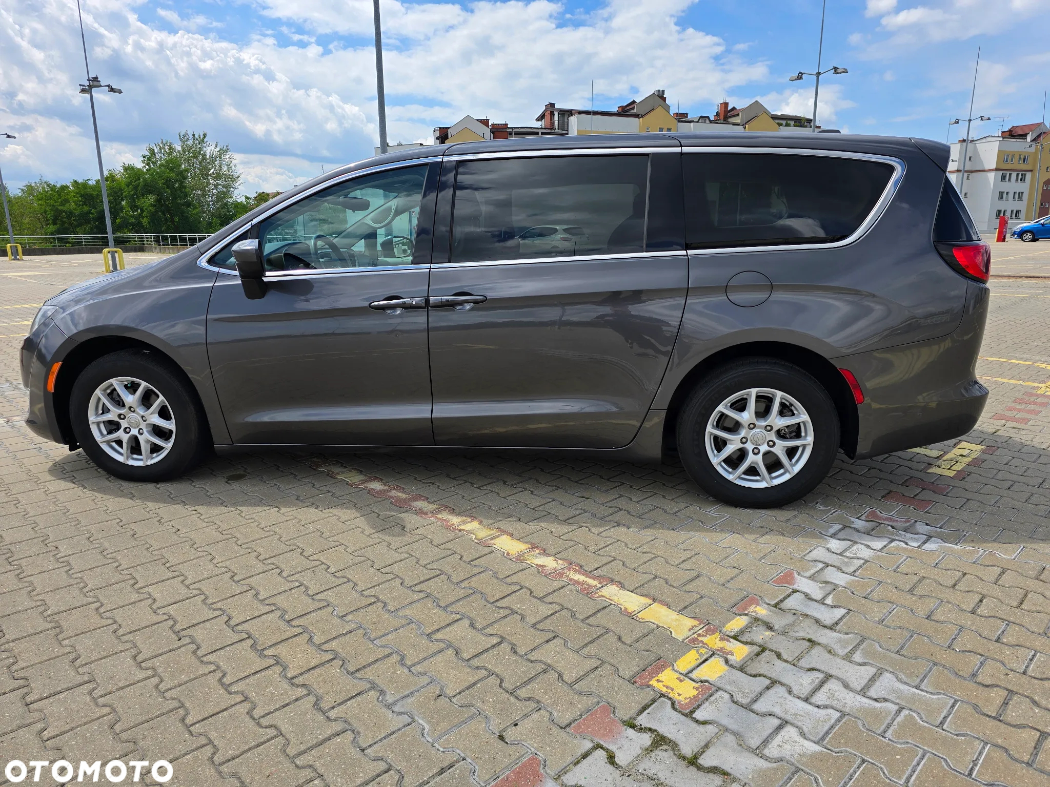 Chrysler Pacifica - 11