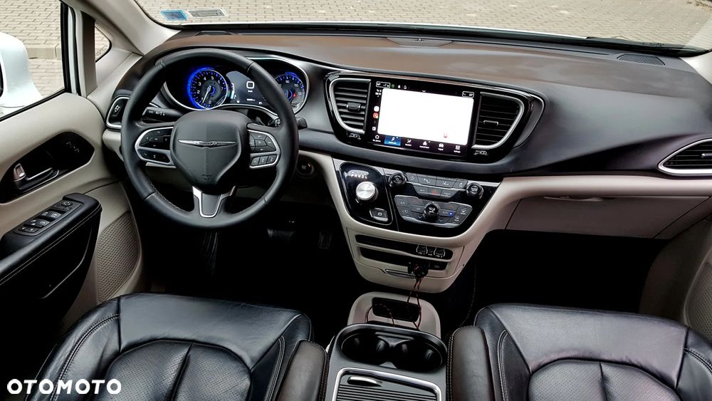 Chrysler Pacifica - 27