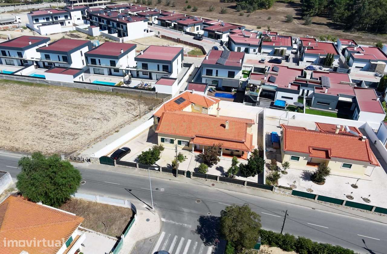 Moradia T3 com garagem e anexo independente com amplo Terreno - Samora - Grande imagem: 2/51