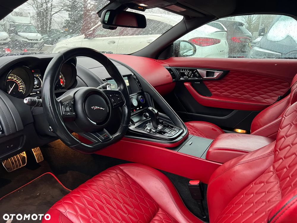 Jaguar F-Type - 12