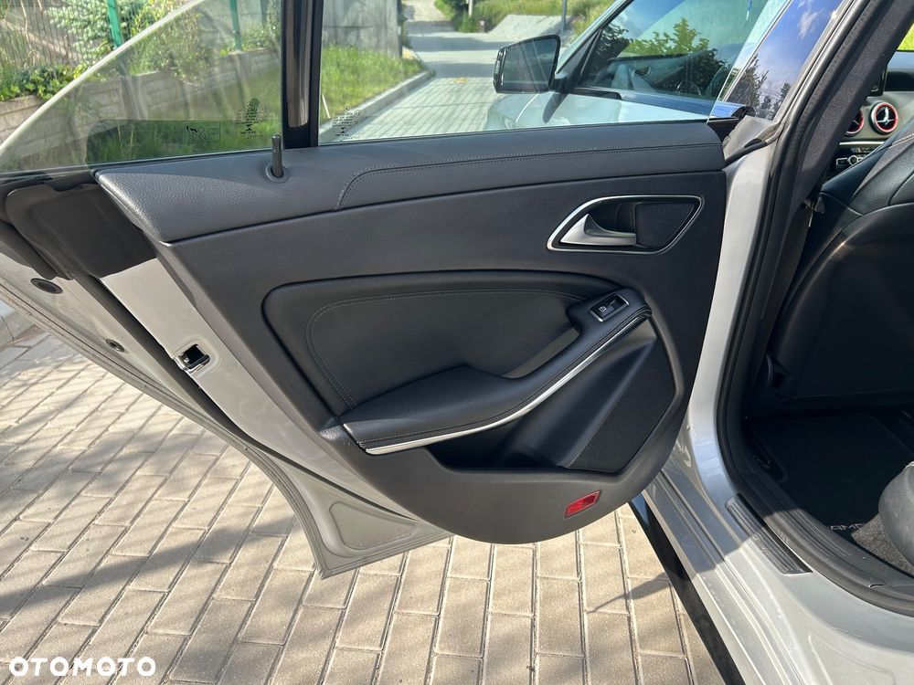 Mercedes-Benz CLA 45 AMG 4Matic 7G-DCT - 12