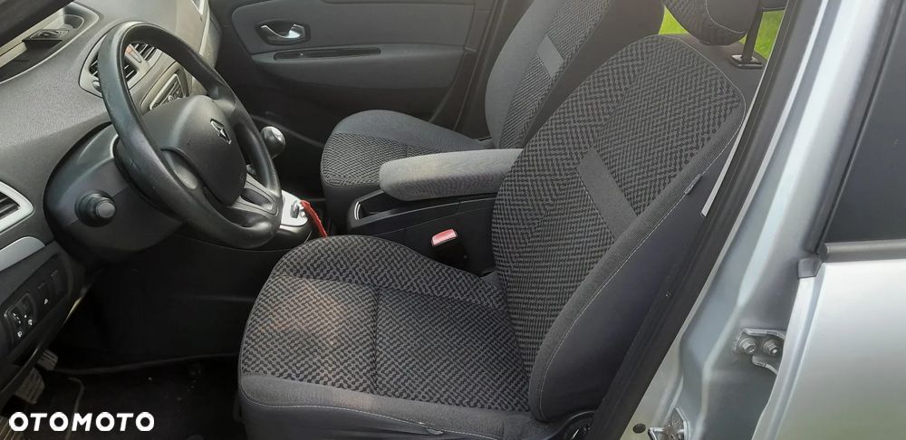 Renault Scenic 1.6 16V Authentique - 9