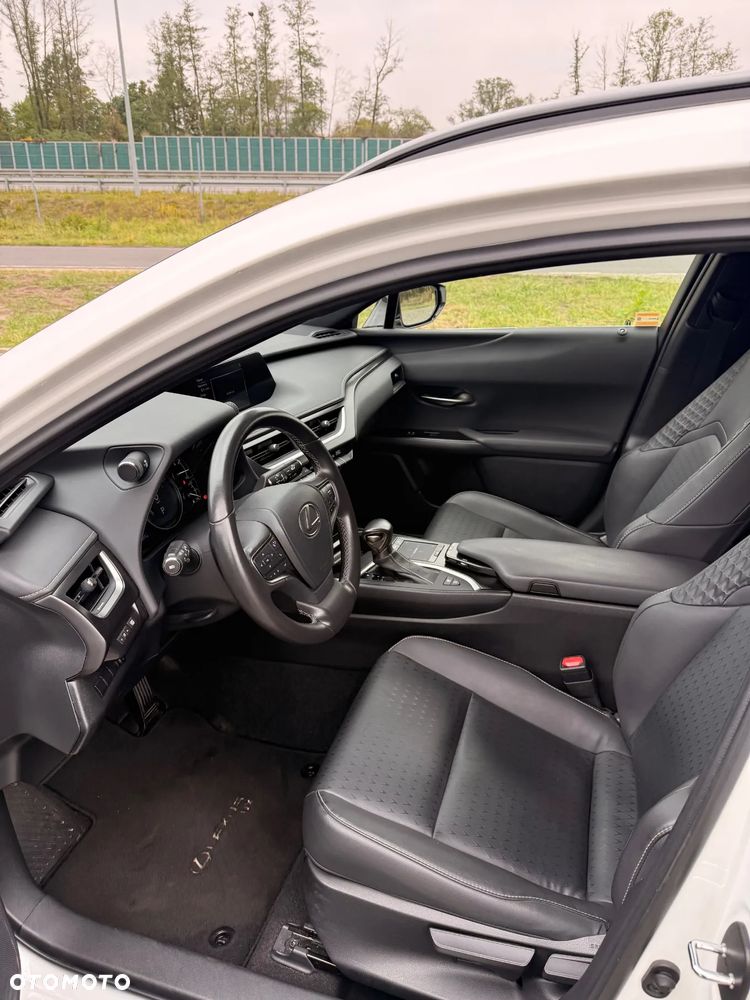 Lexus UX - 14