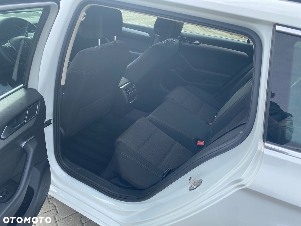 Volkswagen Passat 1.6 TDI BMT Comfortline - 9