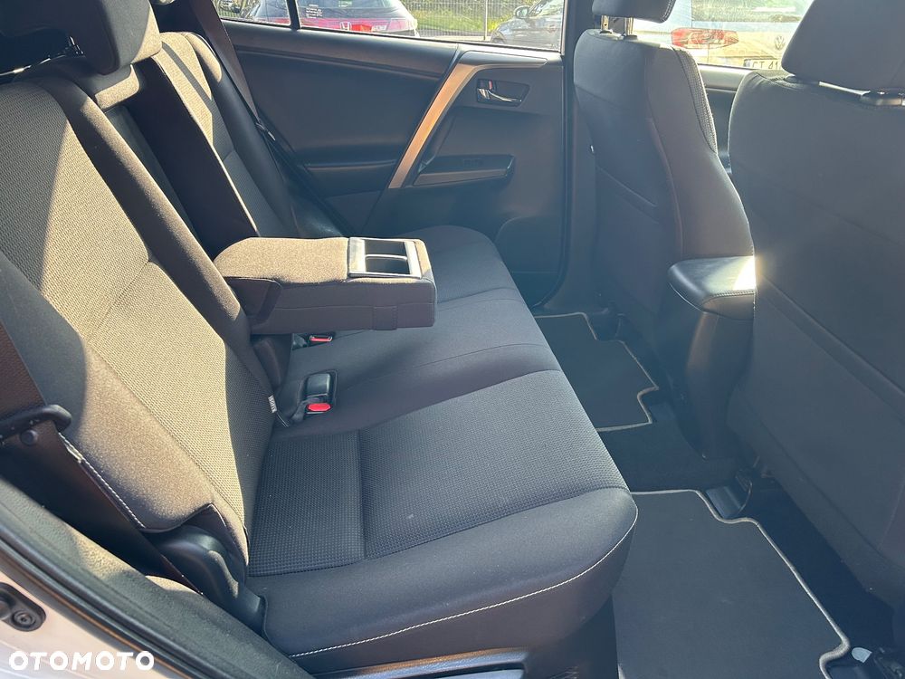 Toyota RAV4 Hybrid Premium 4x2 - 29