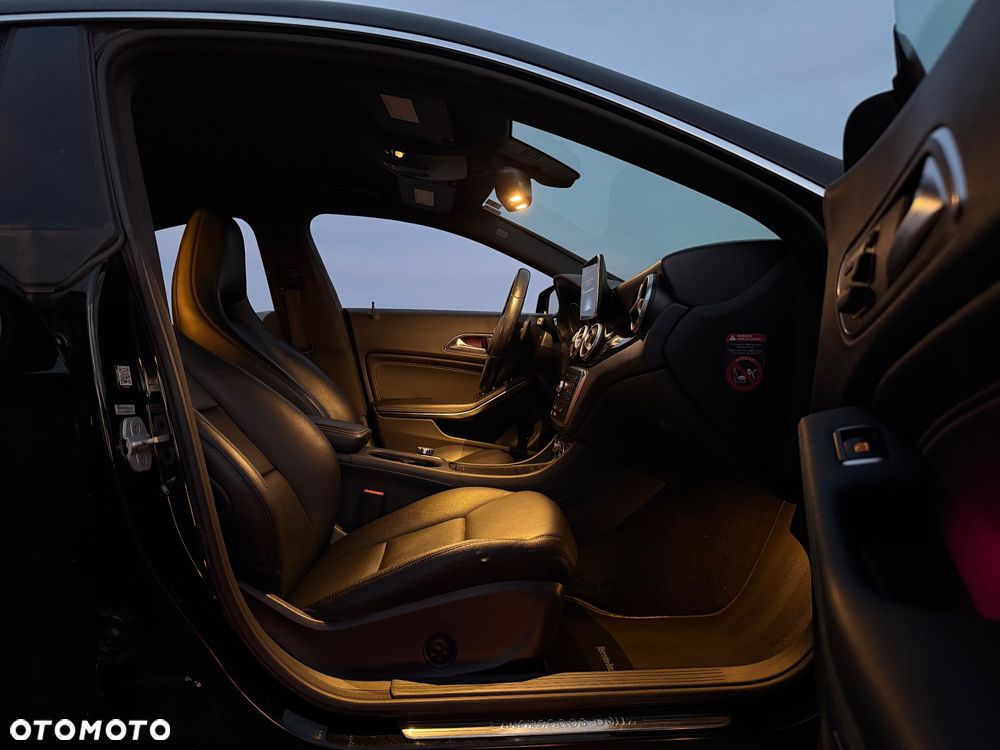 Mercedes-Benz CLA 250 4Matic 7G-DCT Urban - 18