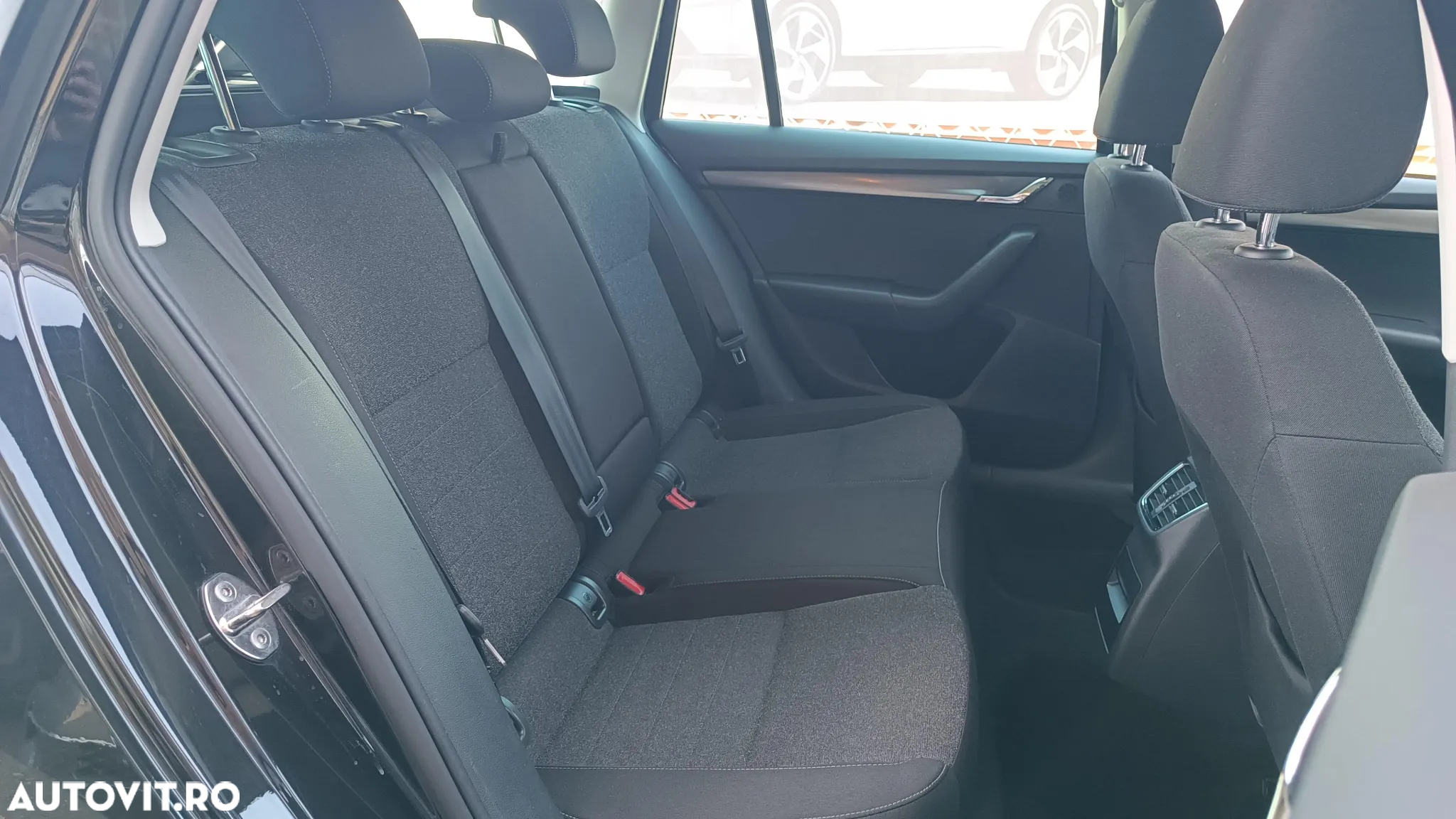Skoda Octavia 2.0 TDI DSG Ambition - 28