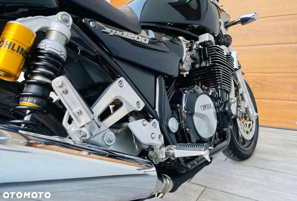 Yamaha XJR - 10