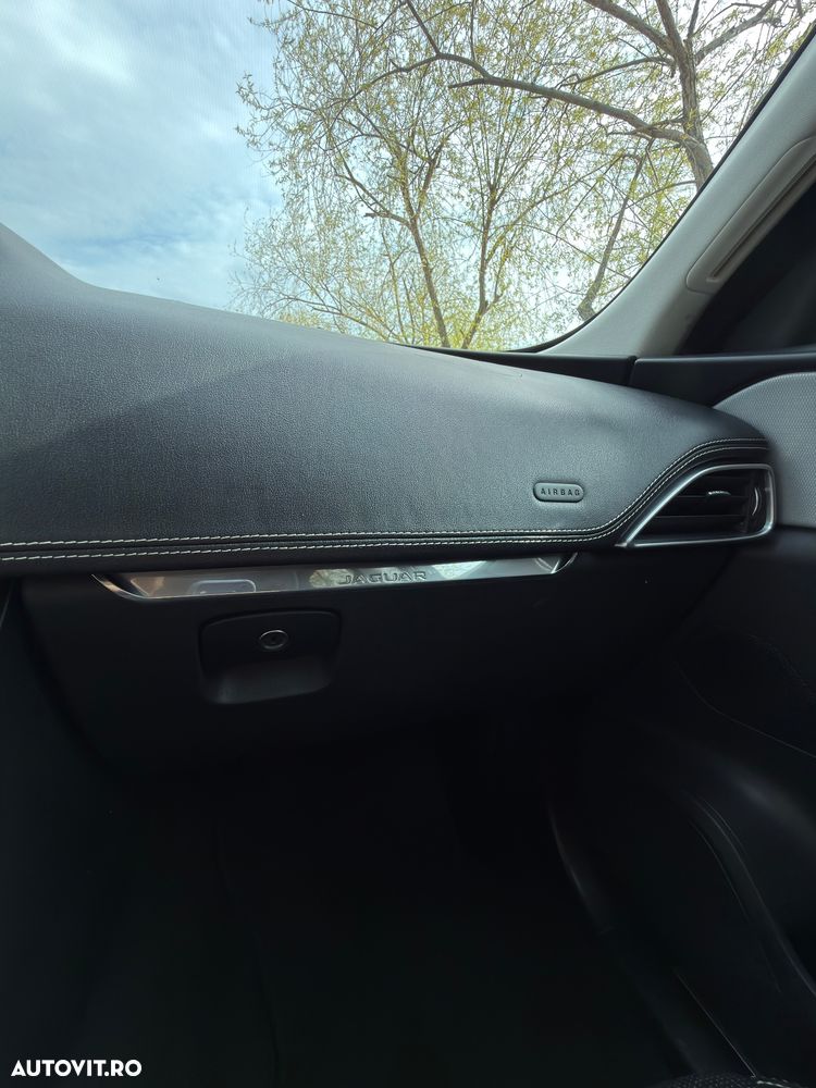 Jaguar F-Pace 20d AWD R-Sport - 20