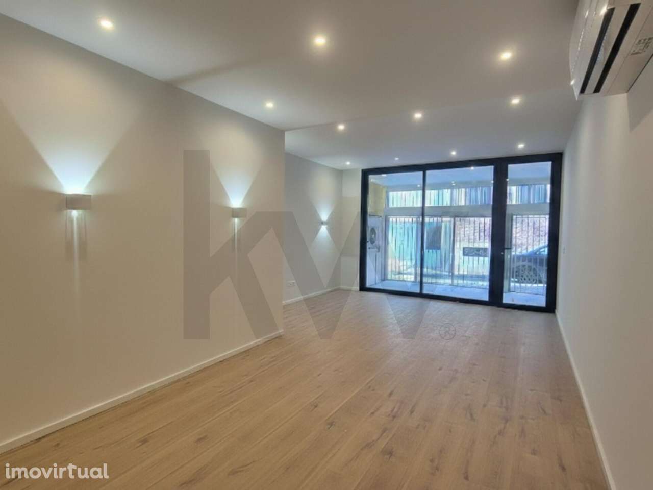 Apartamento T2 renovado com varanda fechada em Lordelo do Ouro, Porto - Grande imagem: 5/18