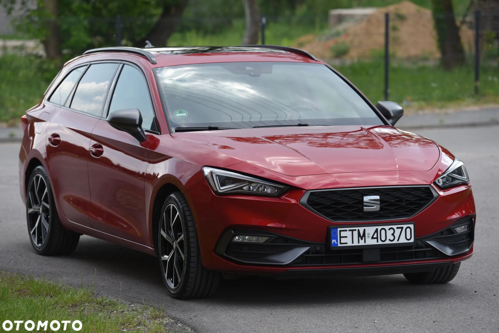 Seat Leon Sportstourer 1.5 eTSI OPF DSG FR Black Edition - 1