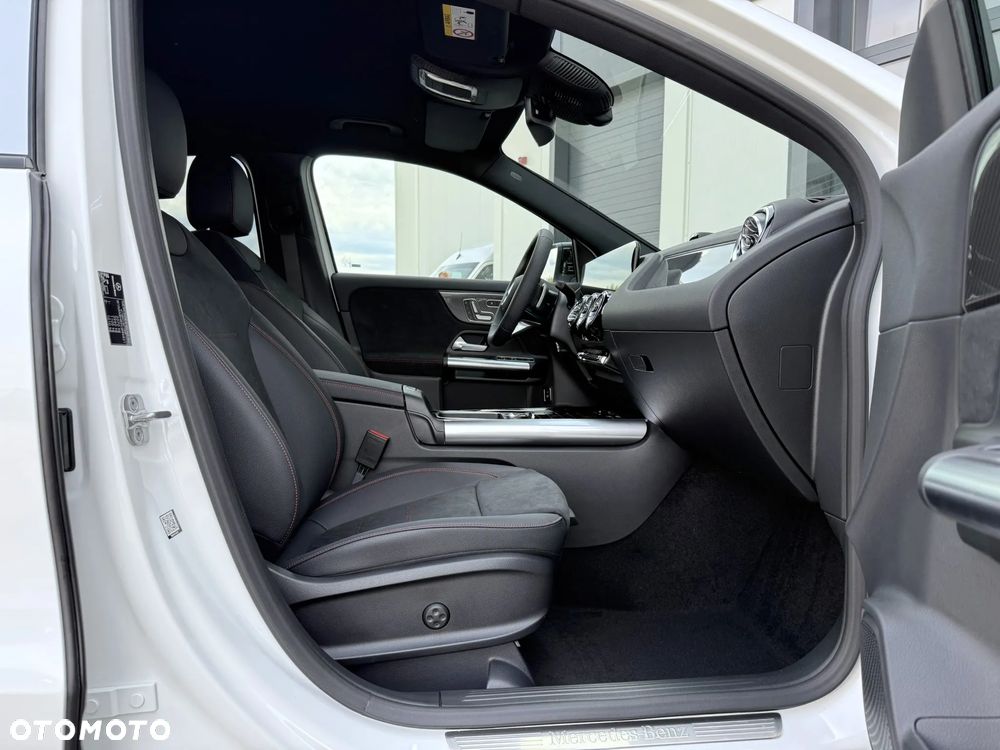 Mercedes-Benz GLA - 24