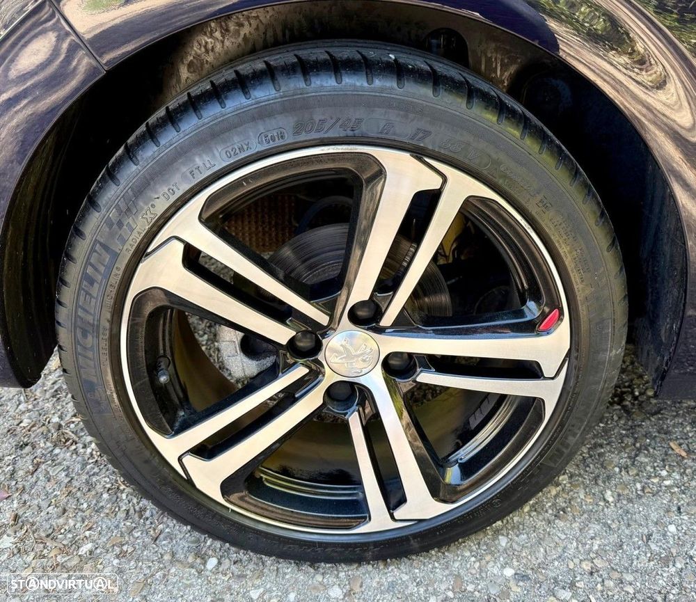 Peugeot 208 1.2 PureTech GT Line - 42