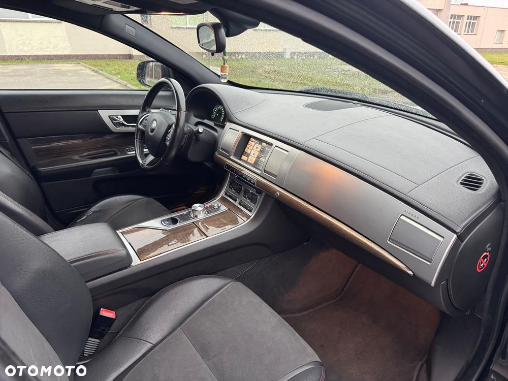Jaguar XF 2.2 - 7