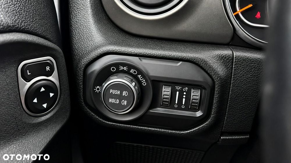 Jeep Wrangler - 10
