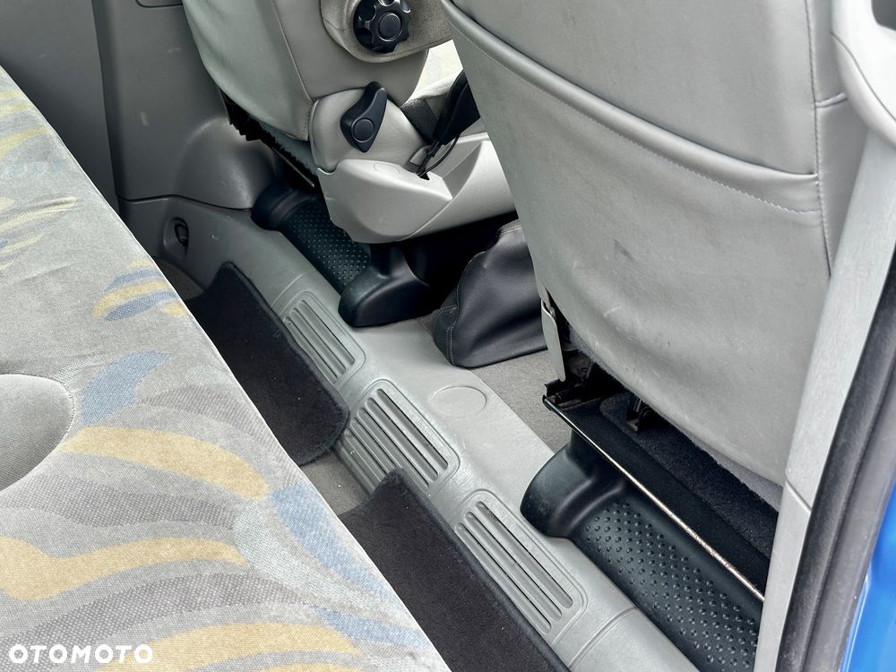 Renault Trafic Passenger - 13