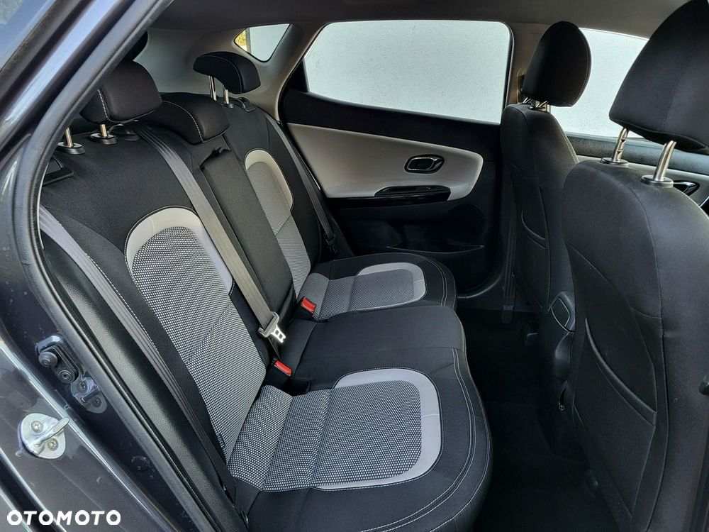 Kia Ceed - 11