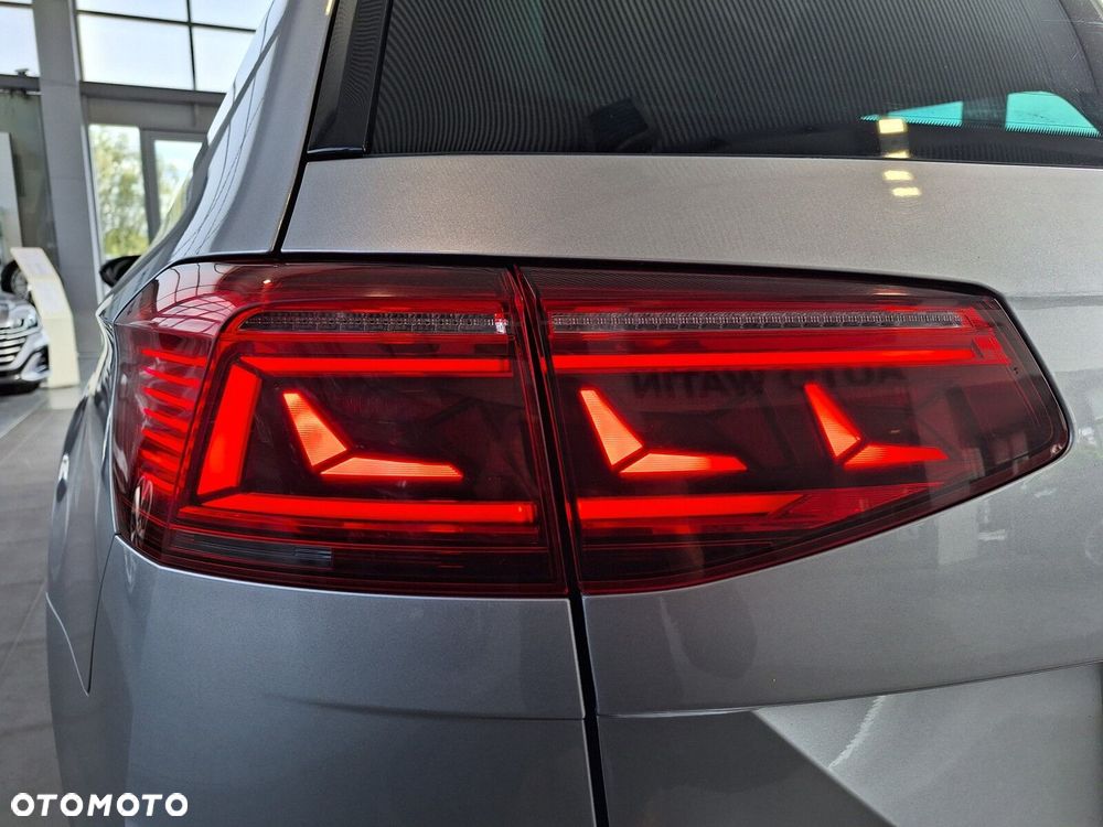Volkswagen Passat Variant 2.0 TDI Elegance DSG - 13