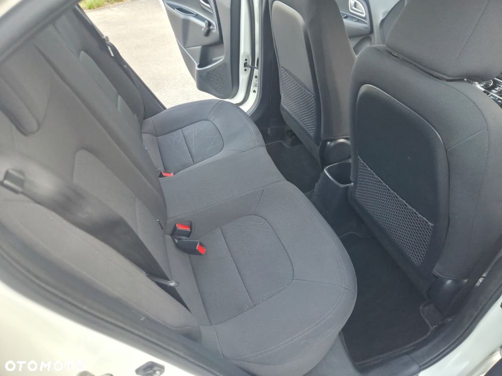 Kia Rio 1.2 Attract - 16