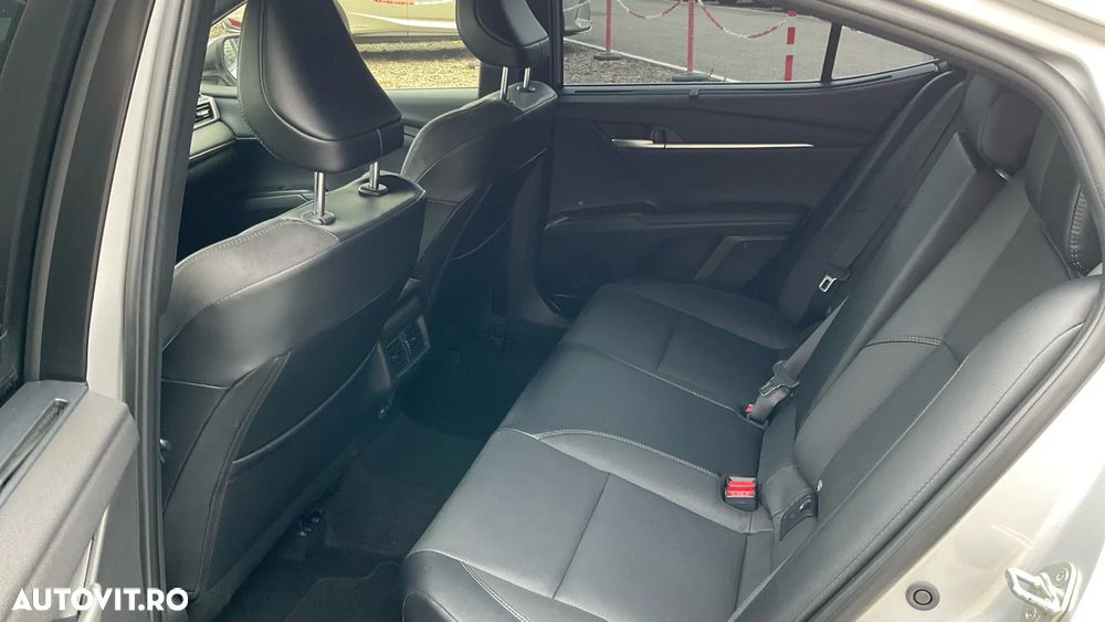 Toyota Camry ver-2-5-hybrid-exclusive - 16