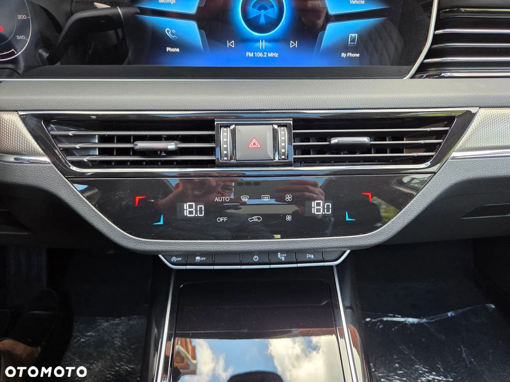 Hongqi HS5 2.0T AWD - 10