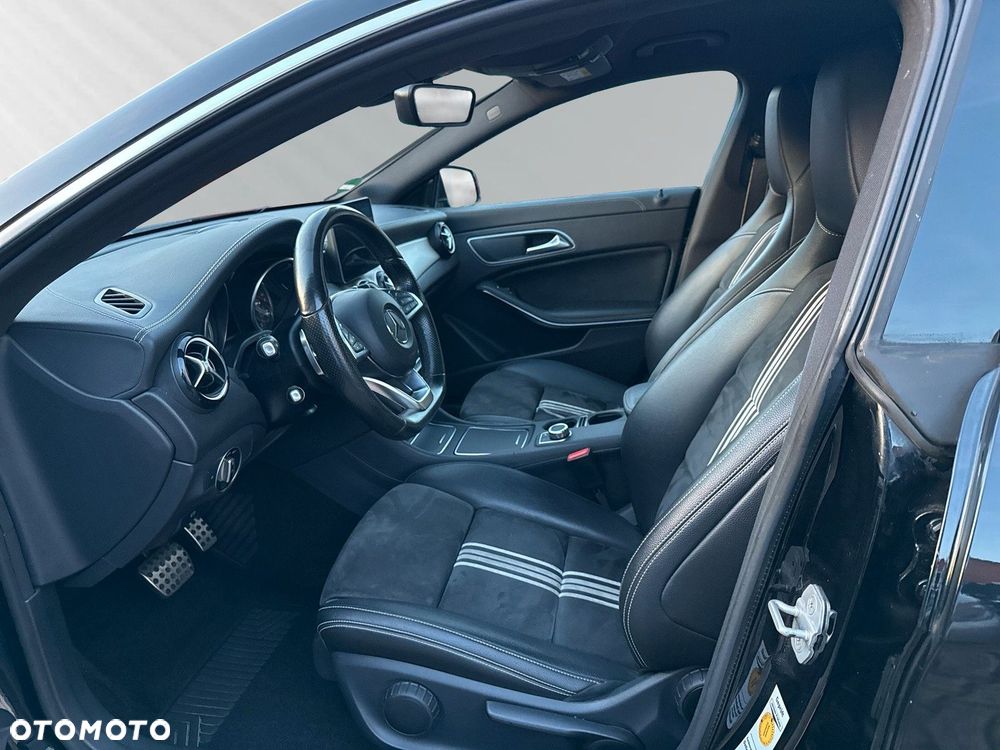 Mercedes-Benz CLA 180 7G-DCT AMG Line - 12