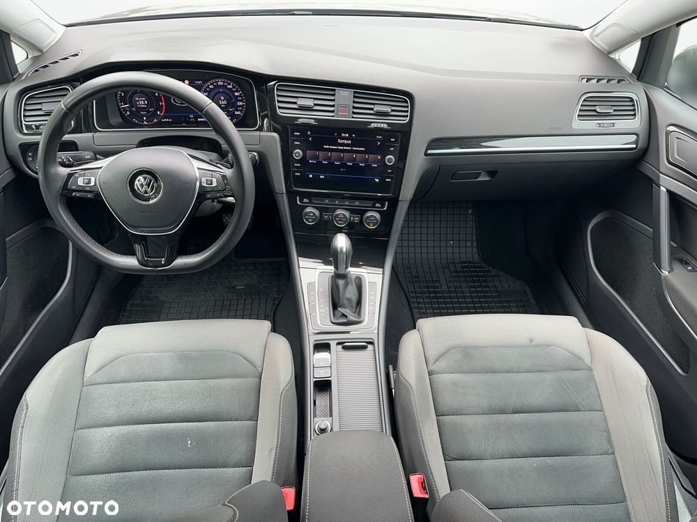 Volkswagen Golf - 10