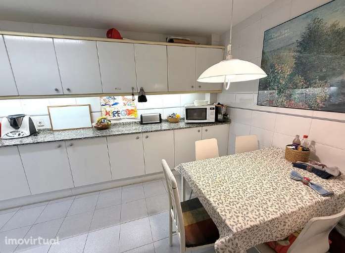 Apartamento T2 renovado em Parede - Grande imagem: 2/2