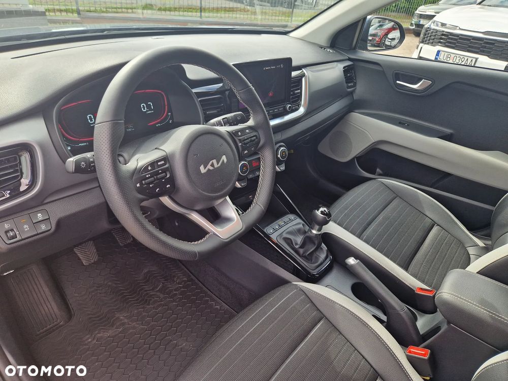 Kia Stonic 1.2 L - 11