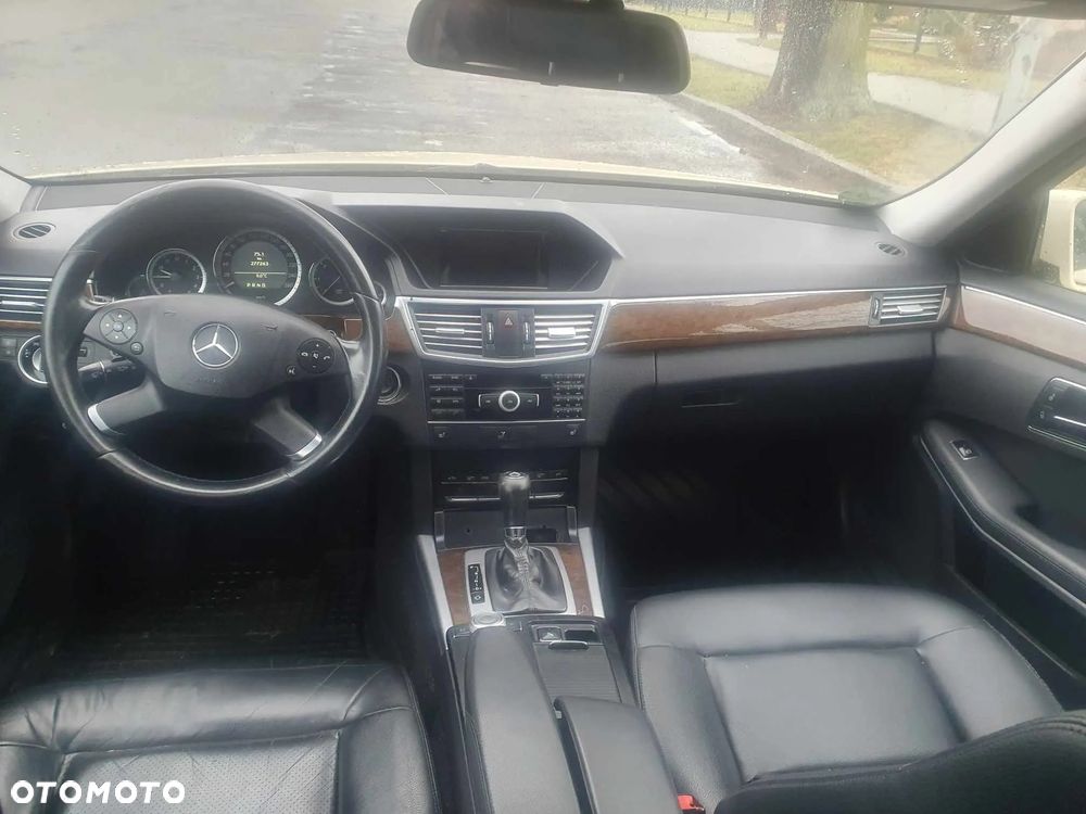 Mercedes-Benz Klasa E 200 BlueTEC 7G-TRONIC Classic - 9