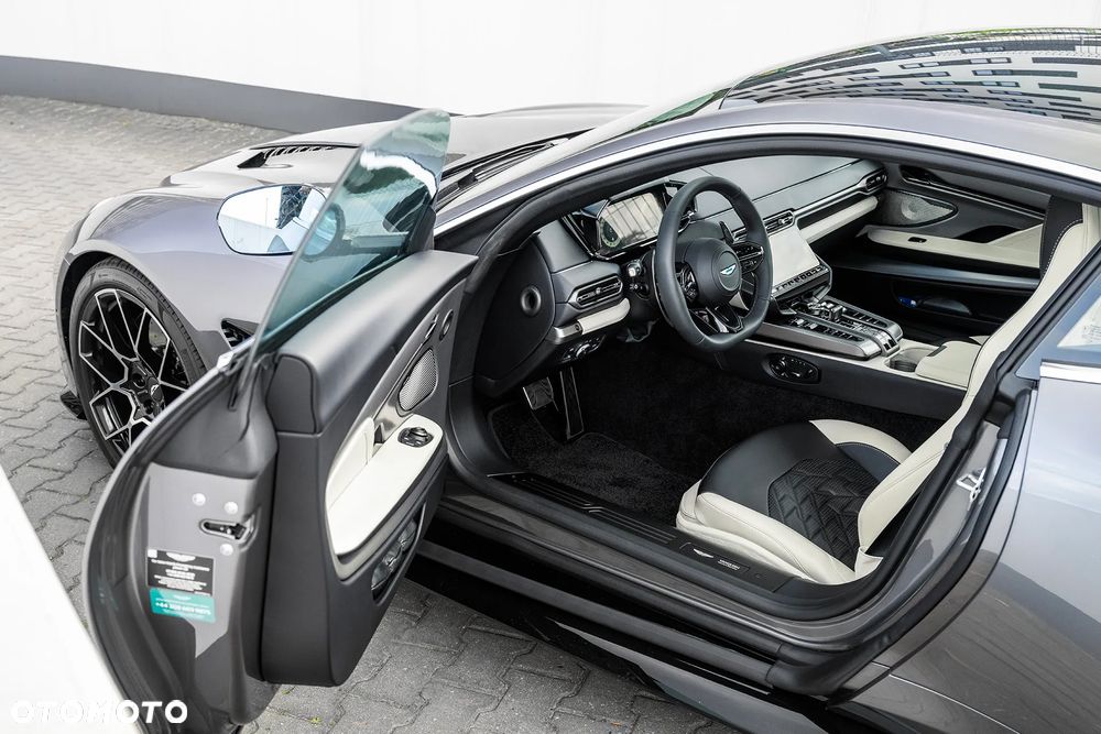 Aston Martin Vanquish - 8